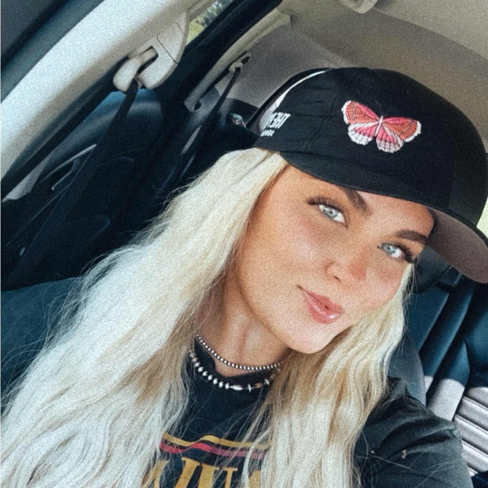 Meet your Posher, Demi